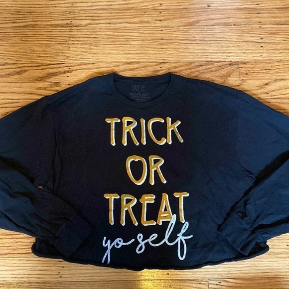 Freeze Tops - FREEZE size large trick or treat yo self crop shirt